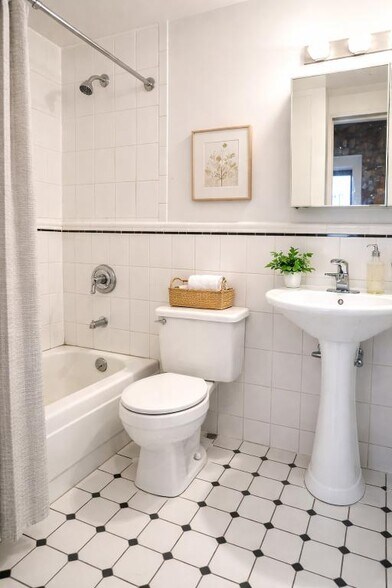 Building Photo - 234 Mott St