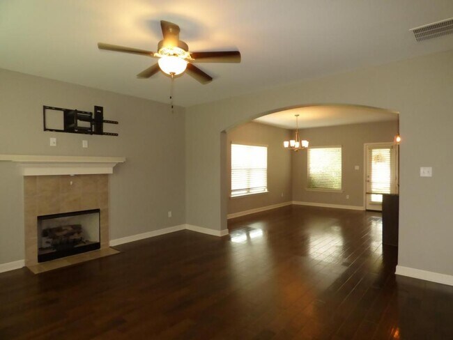 Building Photo - 70 Southwind Dr