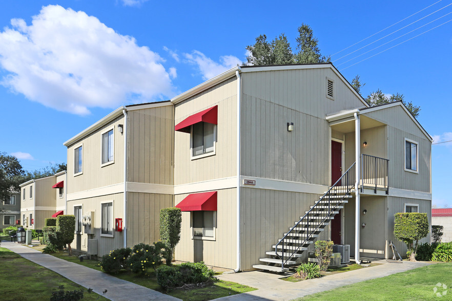 Building Photo - Burgundy House