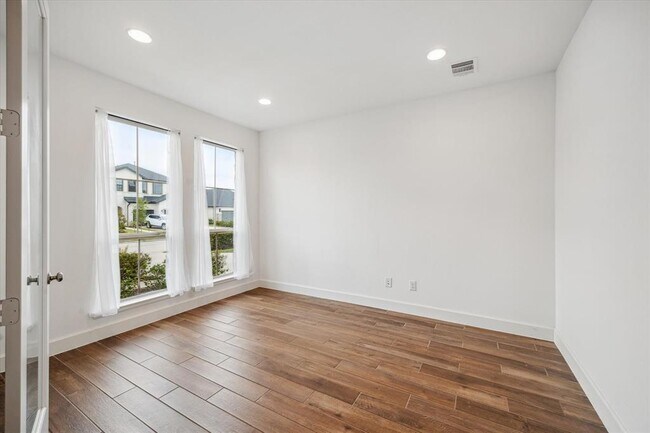 Building Photo - 17471 Bayflower