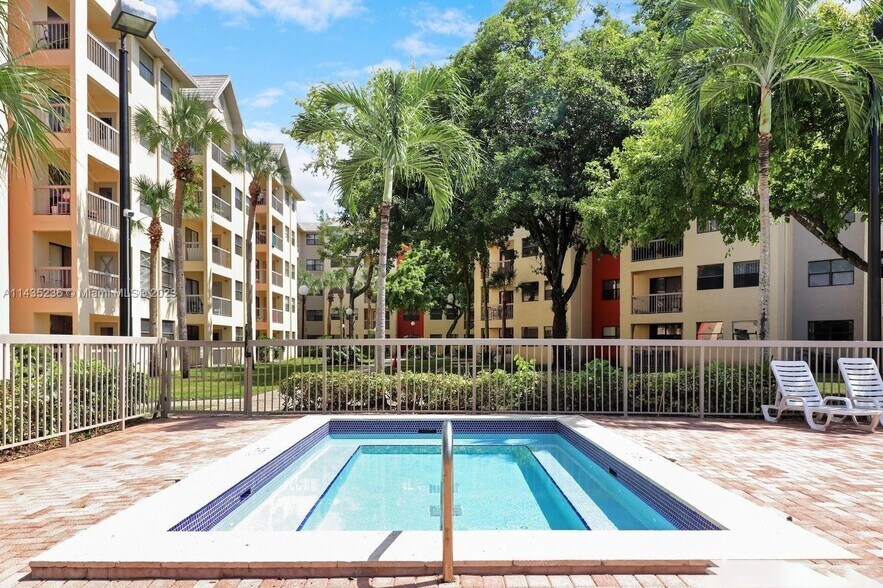 Building Photo - 8235 Lake Dr