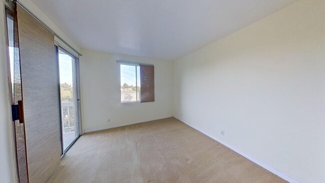 Building Photo - Beautiful 2 Bed 2 Bath Condo in Huntington...