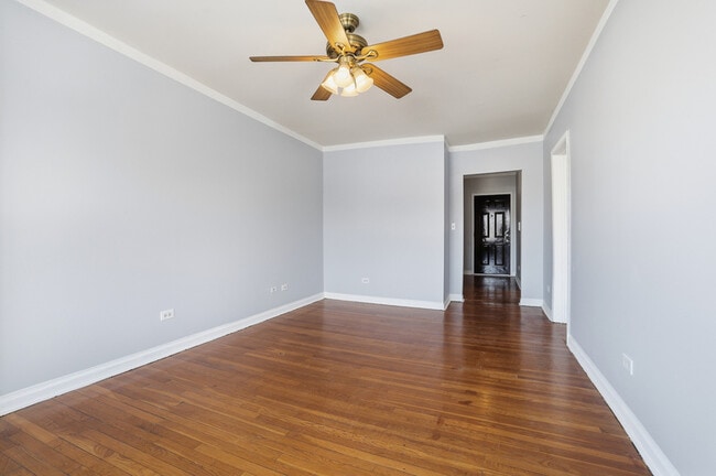 Building Photo - 7501 S Stewart Ave