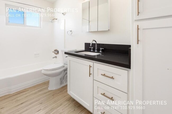 Building Photo - 5136 E Livingston Dr