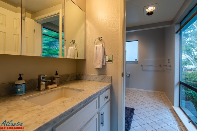 Building Photo - Desirable Home | Oceans Views | Close To B...