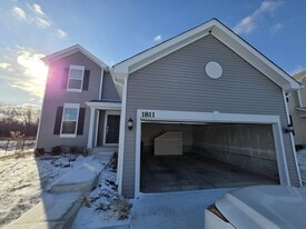 Building Photo - 1811 E 111th Pl