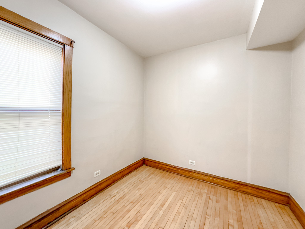 Building Photo - 4322 W Kamerling Ave