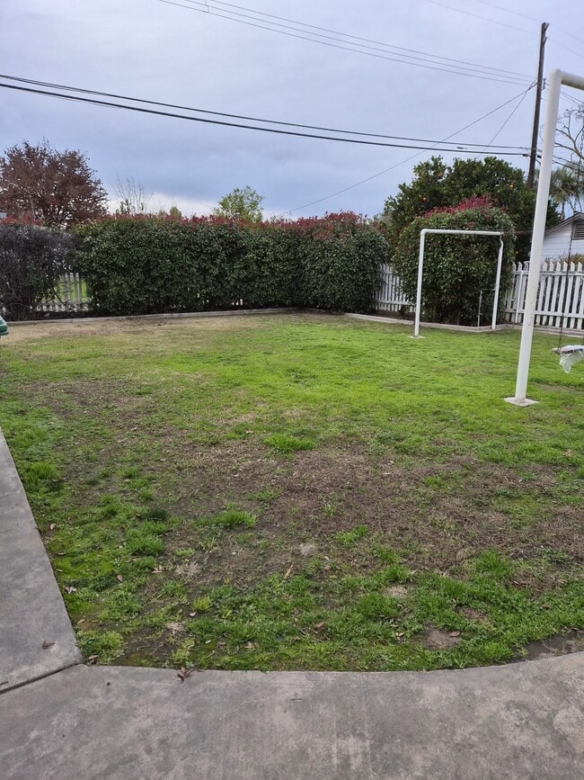 Building Photo - 1059 S Rupert Ave