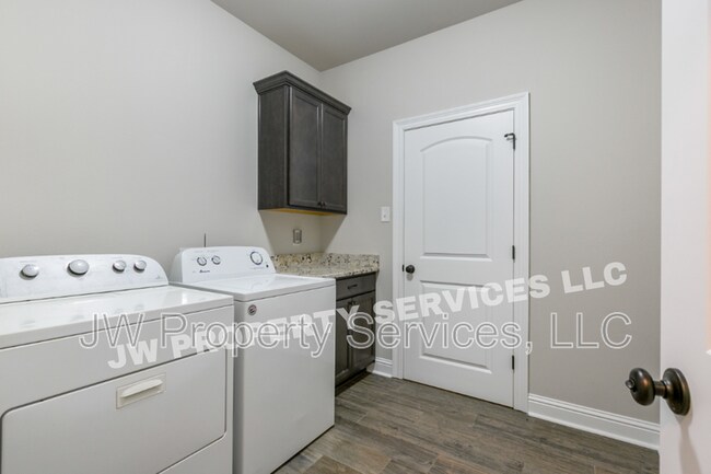 Building Photo - 612 Claiborne Trails Dr