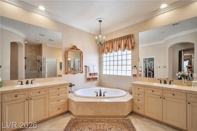 Building Photo - LUXURY HOME IN SEVEN HILLS