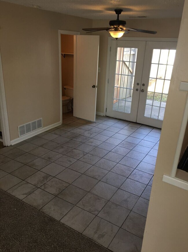Building Photo - 2 Bedroom 2.5 Bath Townhome in Spicewood Townhome Community