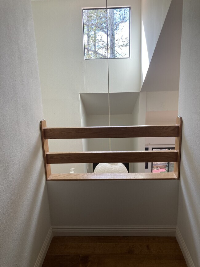 Building Photo - 1115 Creekside Way