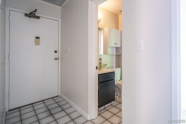 Building Photo - Luxury High-Rise Living on the 38th Floor
