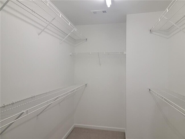 Building Photo - 2448 Fairlie Dr