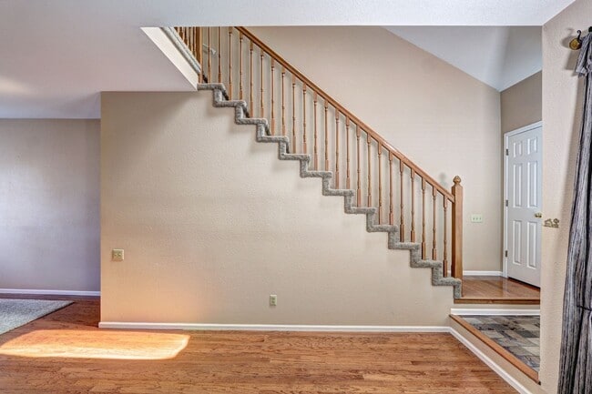 Building Photo - 2bed 2 bath townhome located in the Southp...