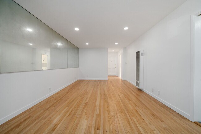 Building Photo - 734 Linden Ave