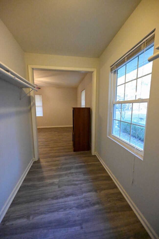 Building Photo - Stunning 3BR / 3BA Home on 2.48 Acres – Hillsborough, NC