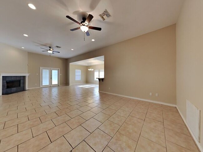 Building Photo - No Application Fees* $1000 off 1st months ...