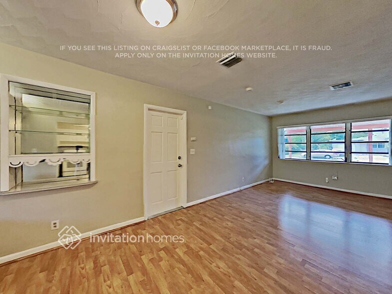 Building Photo - 6700 SW 19th St