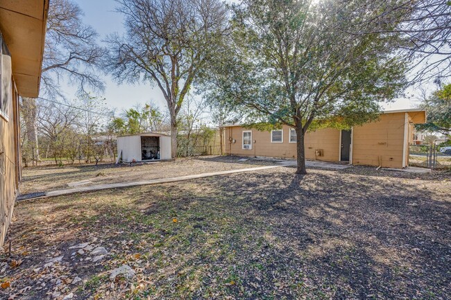 Building Photo - WILSHIRE VILLAGE 3-BEDROOM