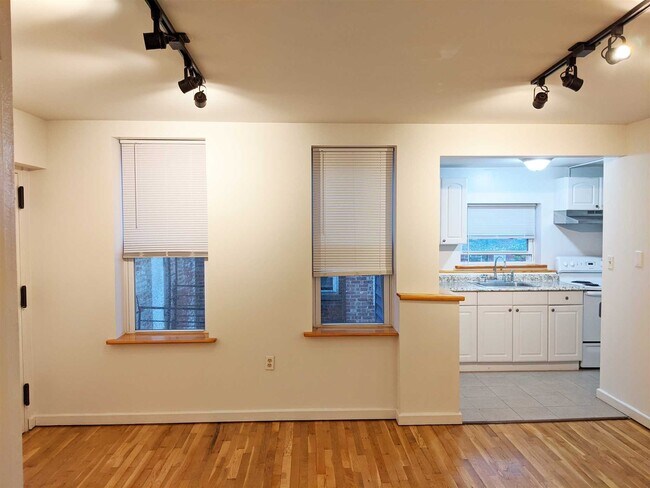 Building Photo - 26 Academy St