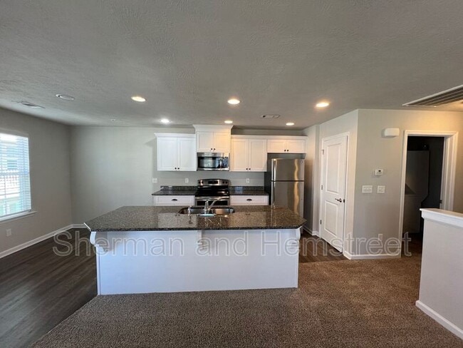 Building Photo - 736 Tarvin Cir