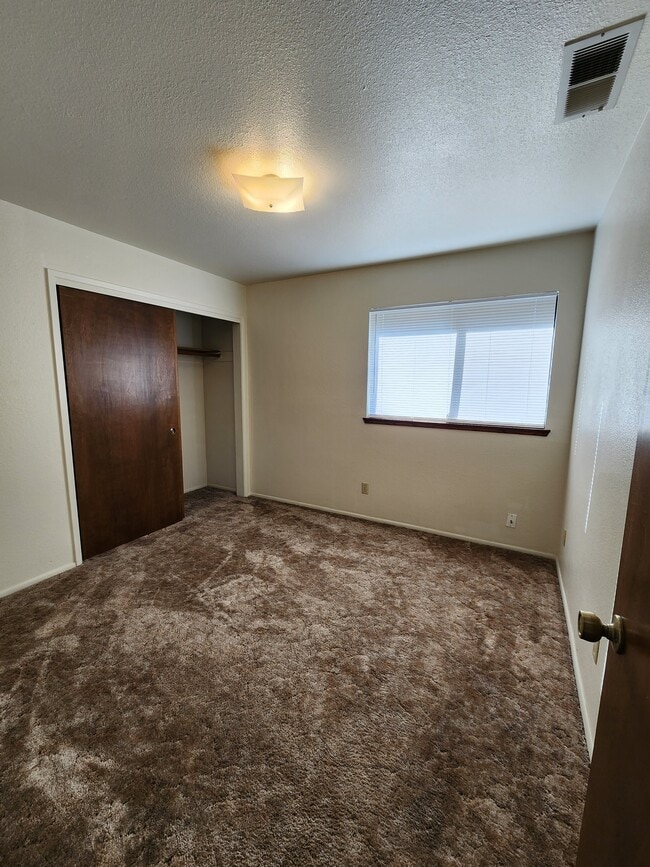 Building Photo - 3027 Monticello Ln