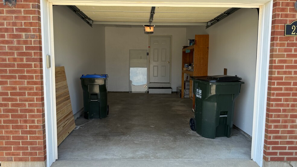 Building Photo - 213 Mueller Ln
