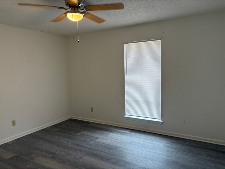 Building Photo - 232 Hilda St