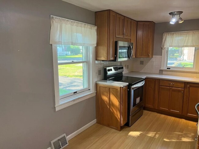 Building Photo - Stunning 4-Bedroom Single Family Home in Hatboro! Available mid-April!