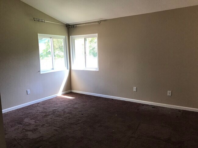 master bedroom - 25559 Mandarin Ct