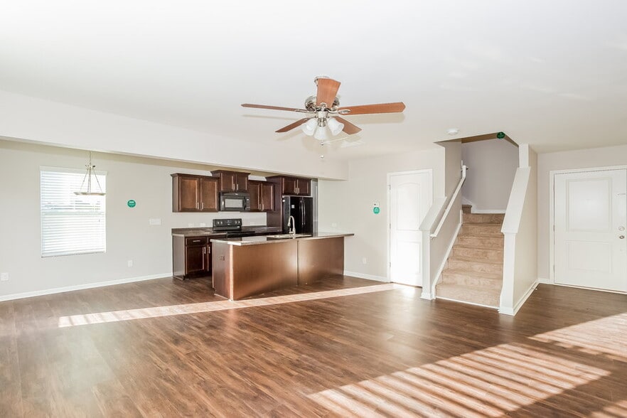 Building Photo - 9918 Portaferry Dr