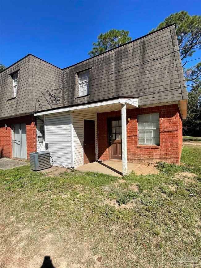 Building Photo - 1121 Lake Dr