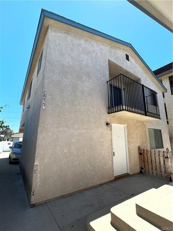 Building Photo - 875 W 11th St