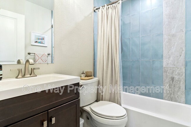 Building Photo - 918 Woodbine Dr