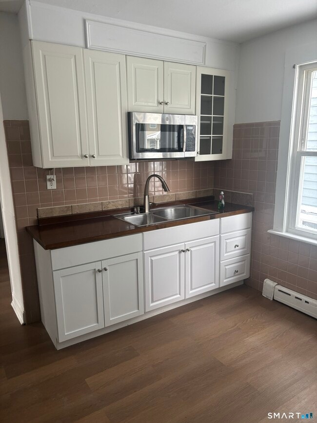 Building Photo - 73-75-75 Pixlee Pl