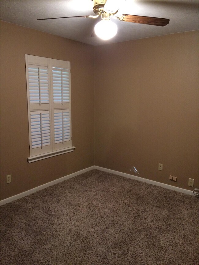 Building Photo - 4009 Hunter Creek Dr