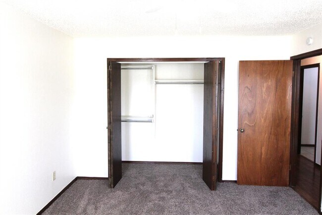 Building Photo - 316 Falcon Ct