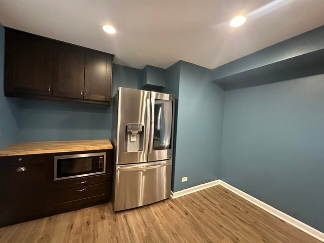 Building Photo - 33351 N Park St