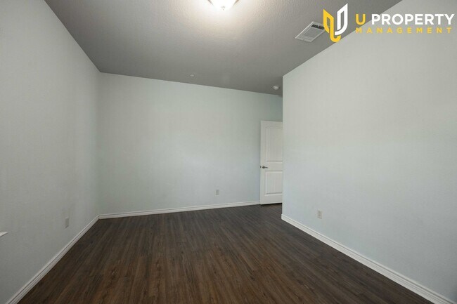 Building Photo - LUXURY TOWNHOME IN CRAIG RANCH COMMUNITY