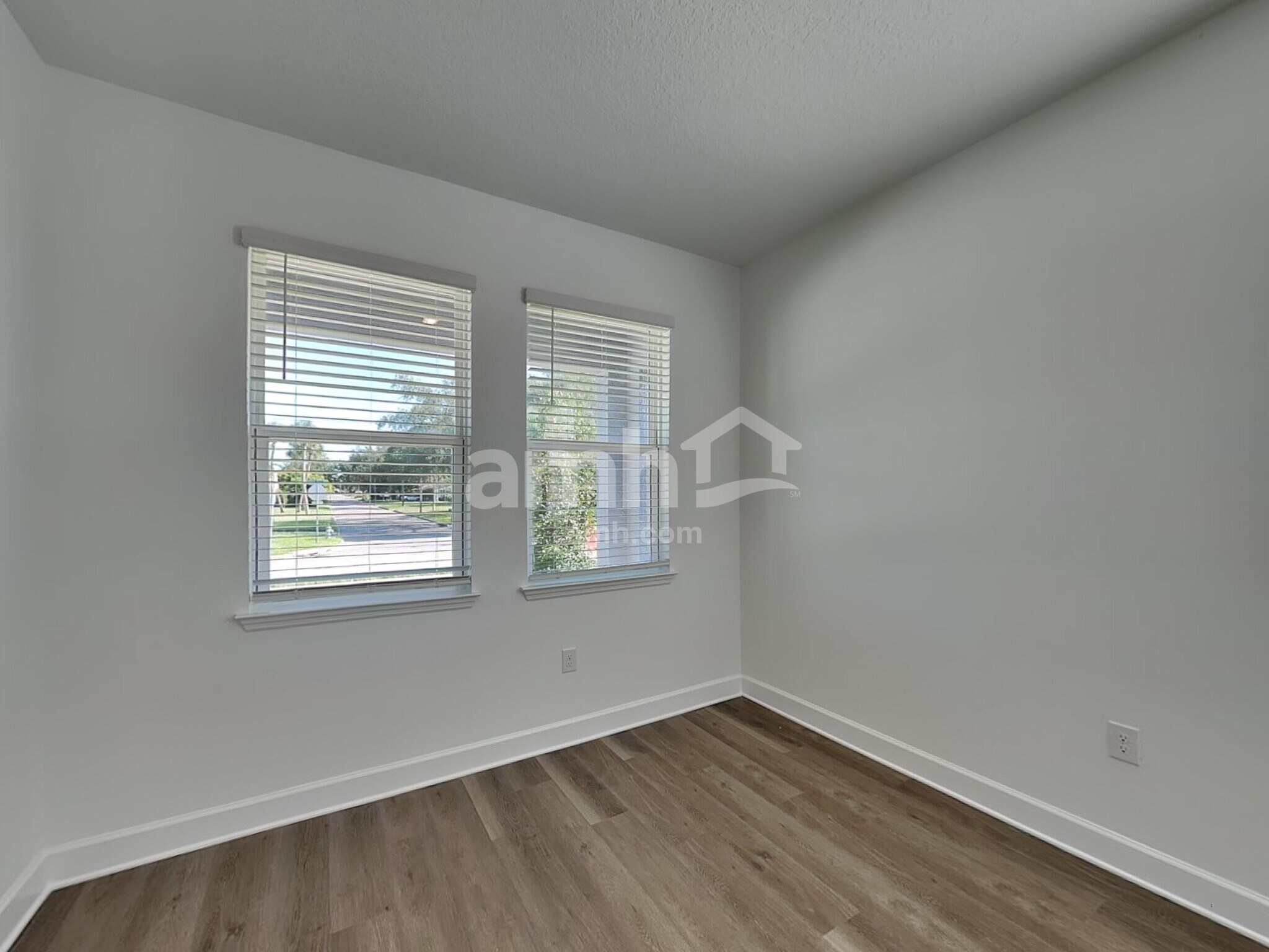 Building Photo - 3003 19th Ave W