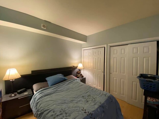 Building Photo - Lovely 1 BR + Den/1 BA Condo in Mount Vern...