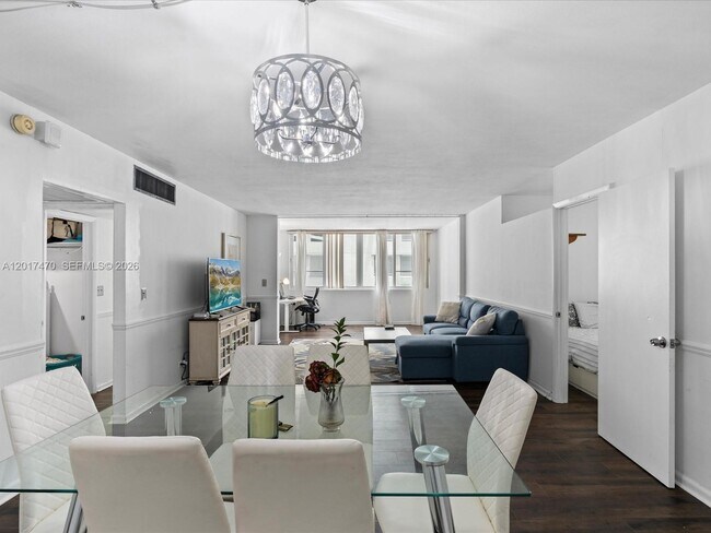 Building Photo - 5005 Collins Ave