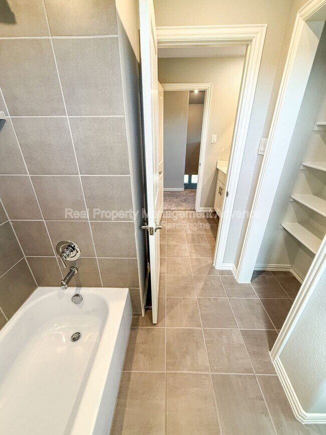 Building Photo - 452 Morning Dew Ln