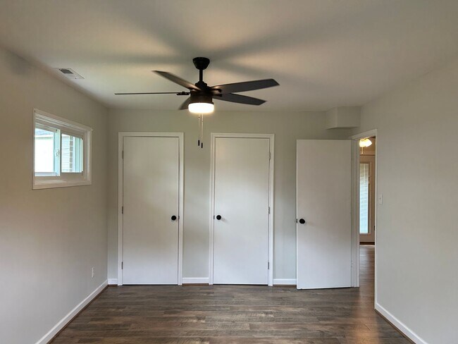 Building Photo - Spacious 4BR + Bonus Room – Available May 10! Regency Area!