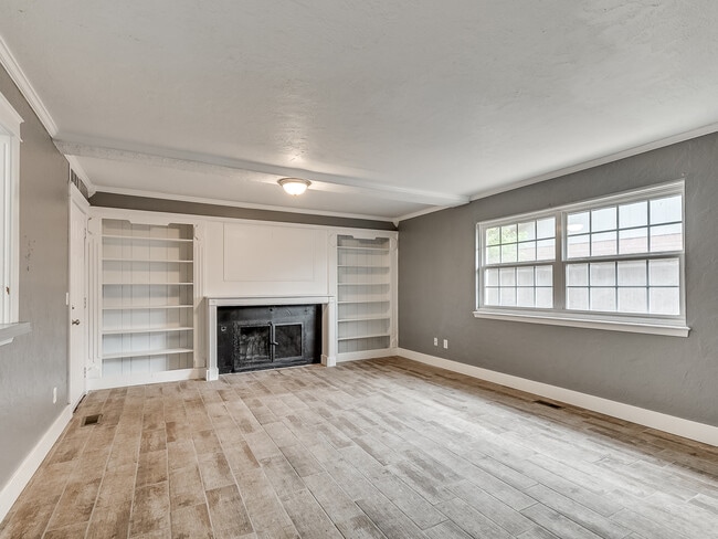 Building Photo - 7704 Brookside Dr