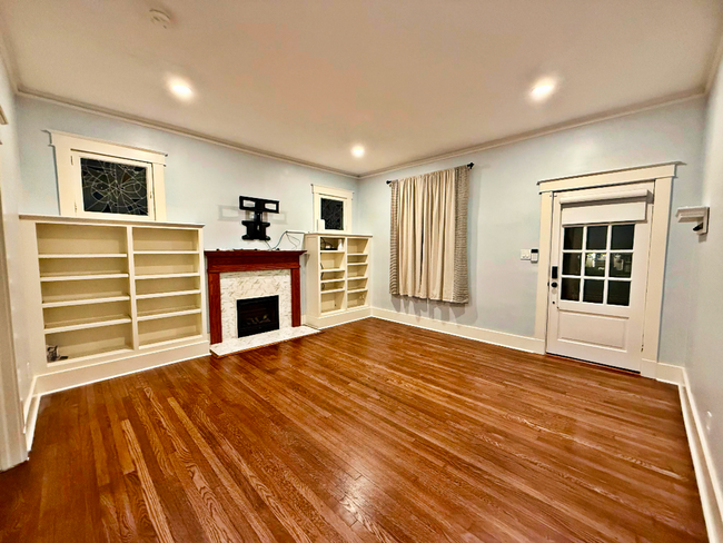 Building Photo - Beautifully Updated Historic Home in Midto...