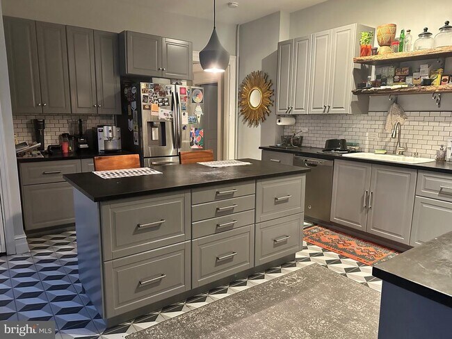 Building Photo - 111 E Gorgas Ln