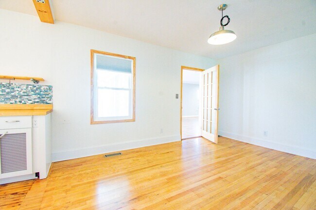 Building Photo - Available 3/27/26 - Charming Haymount 3 Bedroom 2 Bathroom Home- Pets Okay