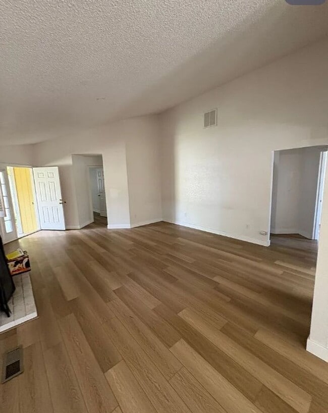 Building Photo - 5870 Coyote Ridge Rd